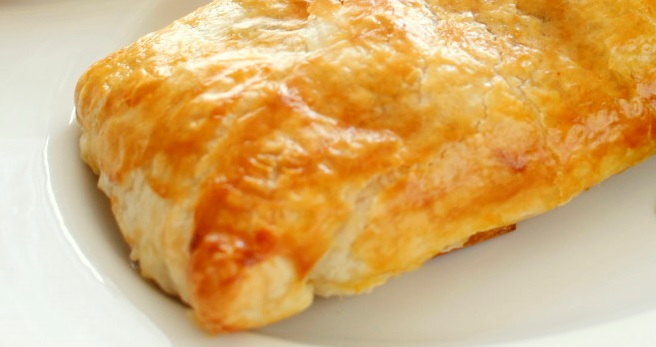 hojaldre relleno cocinado al horno