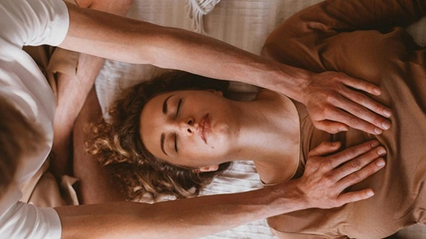 Depresión-y-Reiki-una-terapia-energética-que-puede-ayudarte-a-vencerla