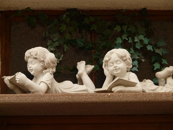 Lecturas.fin.de.semana-Angeles-leyendo-.Sanate.info