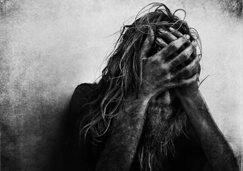 hombre-sin-techo-triste-foto de Lee Jeffrie