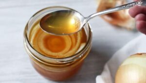tarro de jarabe de cebolla con miel