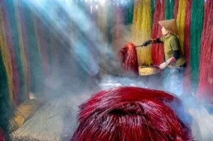 preparar-incienso-artesanal.foto-mujer-asiatica-preparando-incienso_