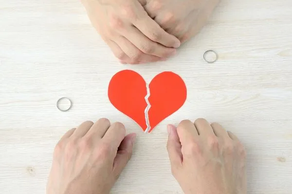 Cómo-superar-una-separación-o-un-divorcio-en-8-pasos.MetodoSanate.SistemaRaiz